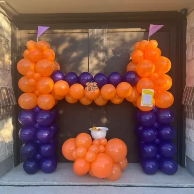 Balloon Arch in halloween colors covering the garage door